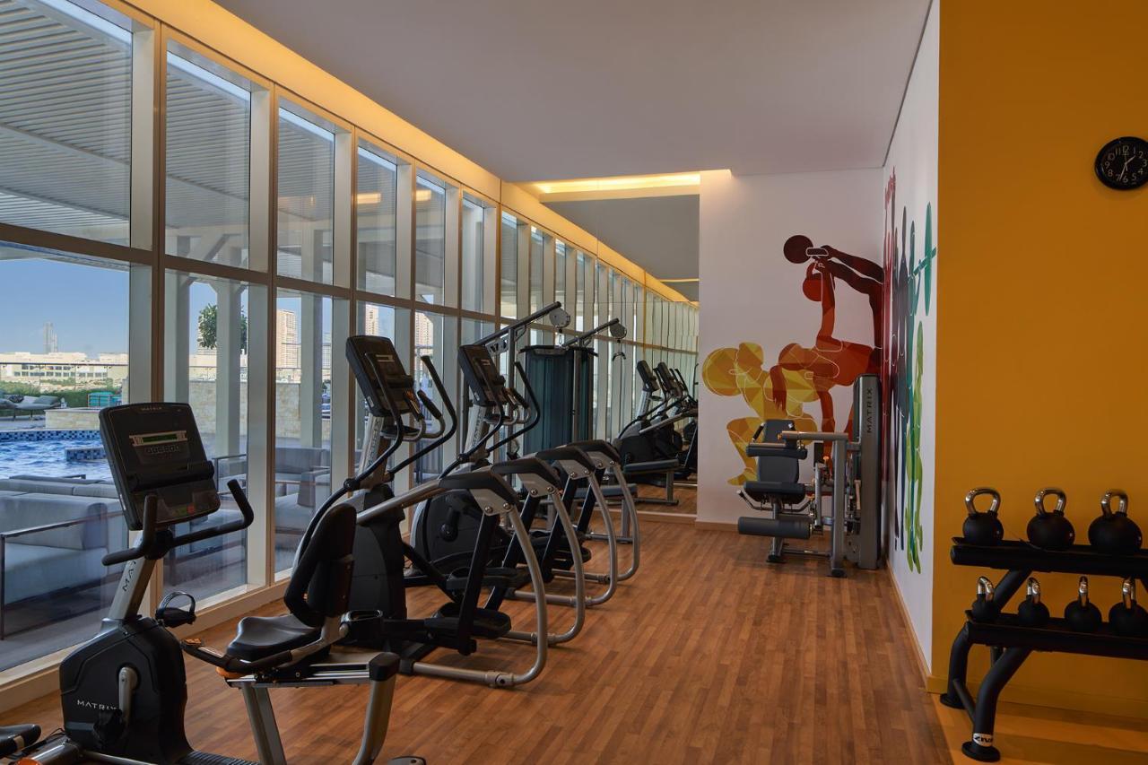Movenpick Jumeirah Village Triangle دبي المظهر الخارجي الصورة The gym at the hotel