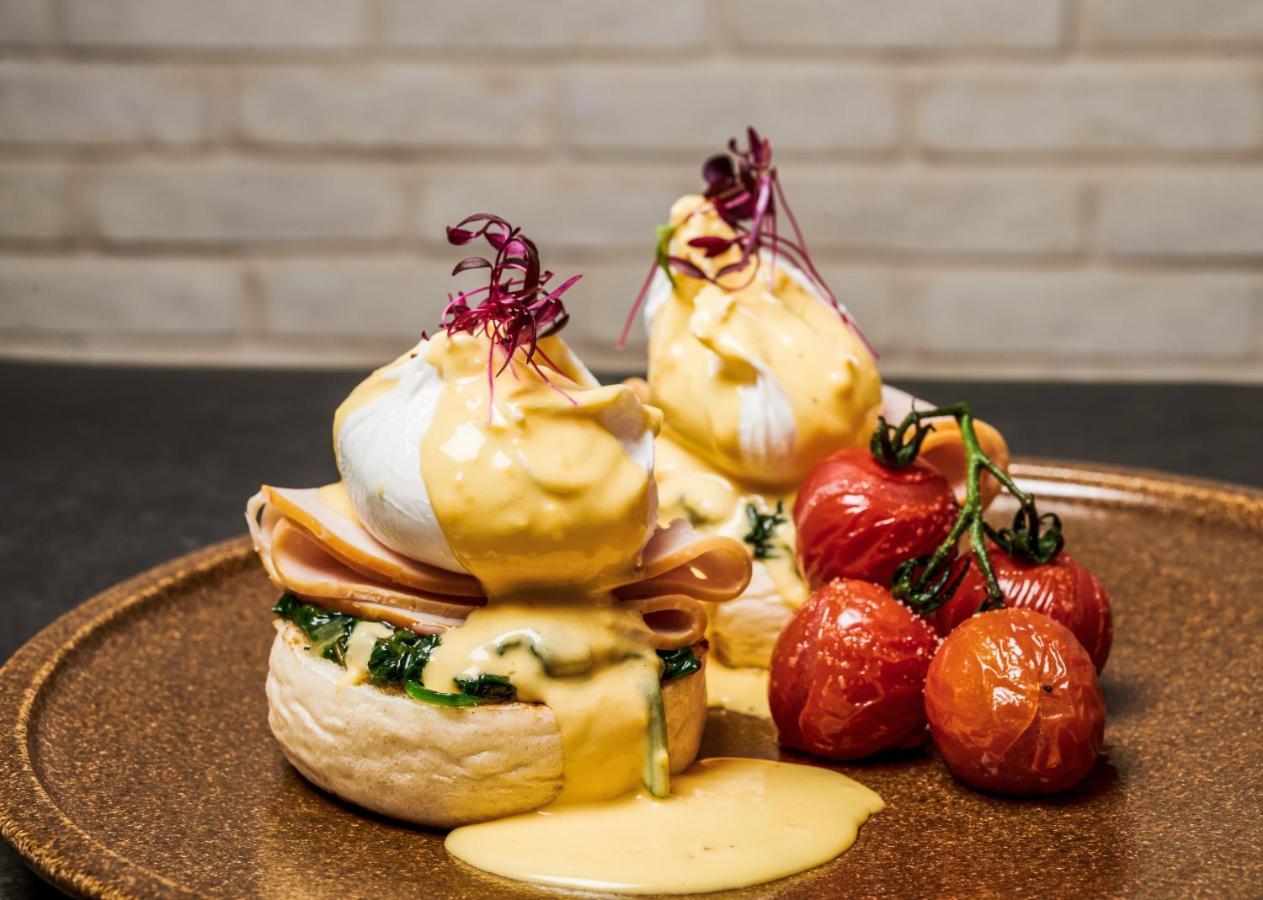Movenpick Jumeirah Village Triangle دبي المظهر الخارجي الصورة Eggs Benedict