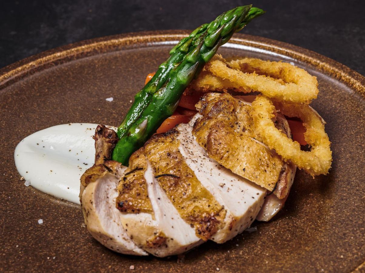 Movenpick Jumeirah Village Triangle دبي المظهر الخارجي الصورة A pork chop prepared sous vide