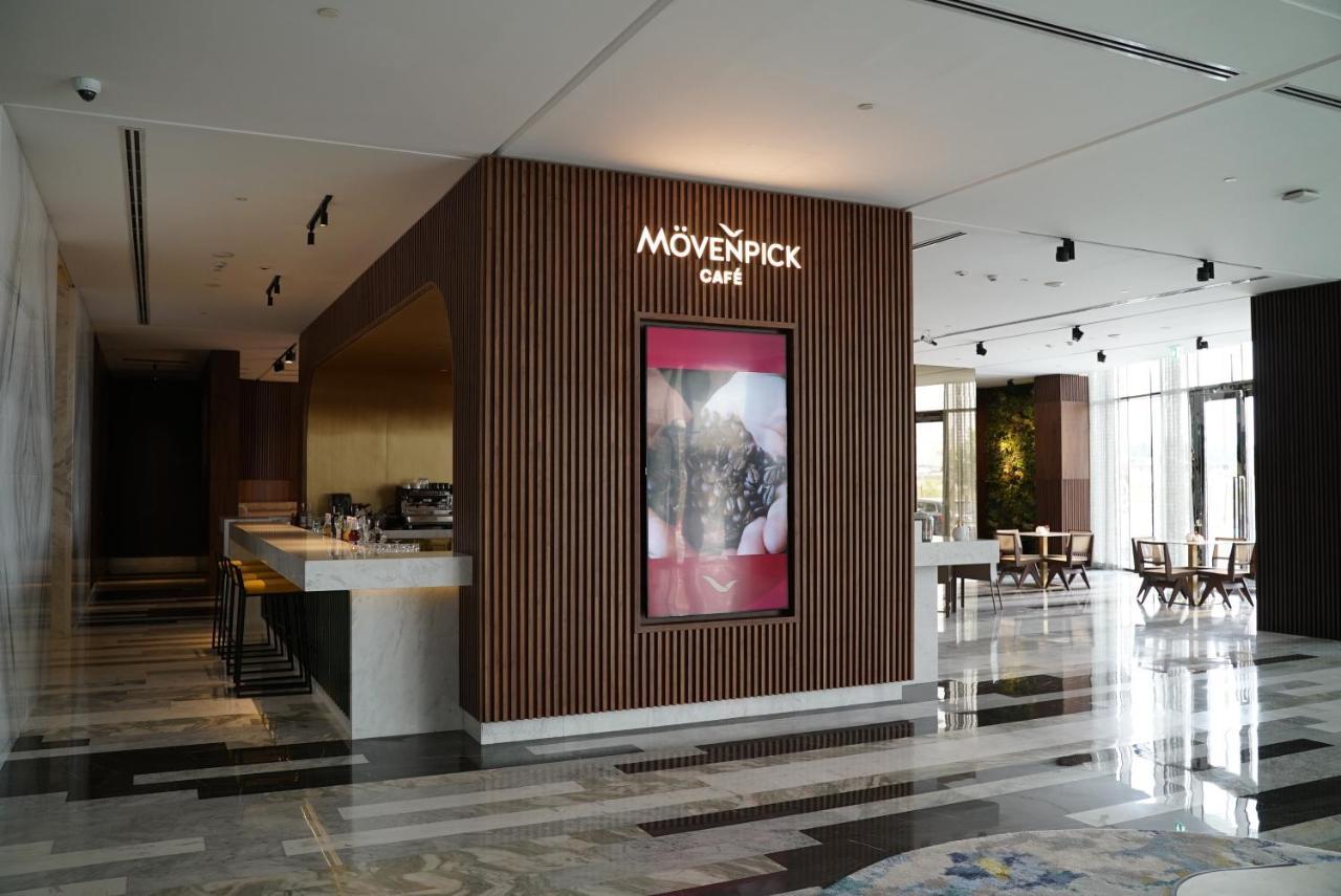 Movenpick Jumeirah Village Triangle دبي المظهر الخارجي الصورة Mövenpick Café in the lobby of the Kempinski Hotel, Amman, Jordan