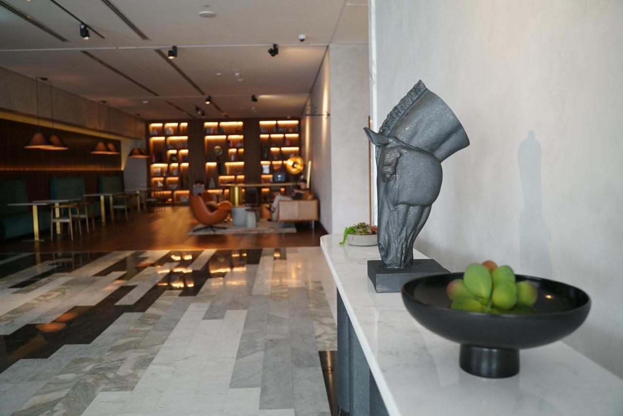 Movenpick Jumeirah Village Triangle دبي المظهر الخارجي الصورة The interior of the lounge