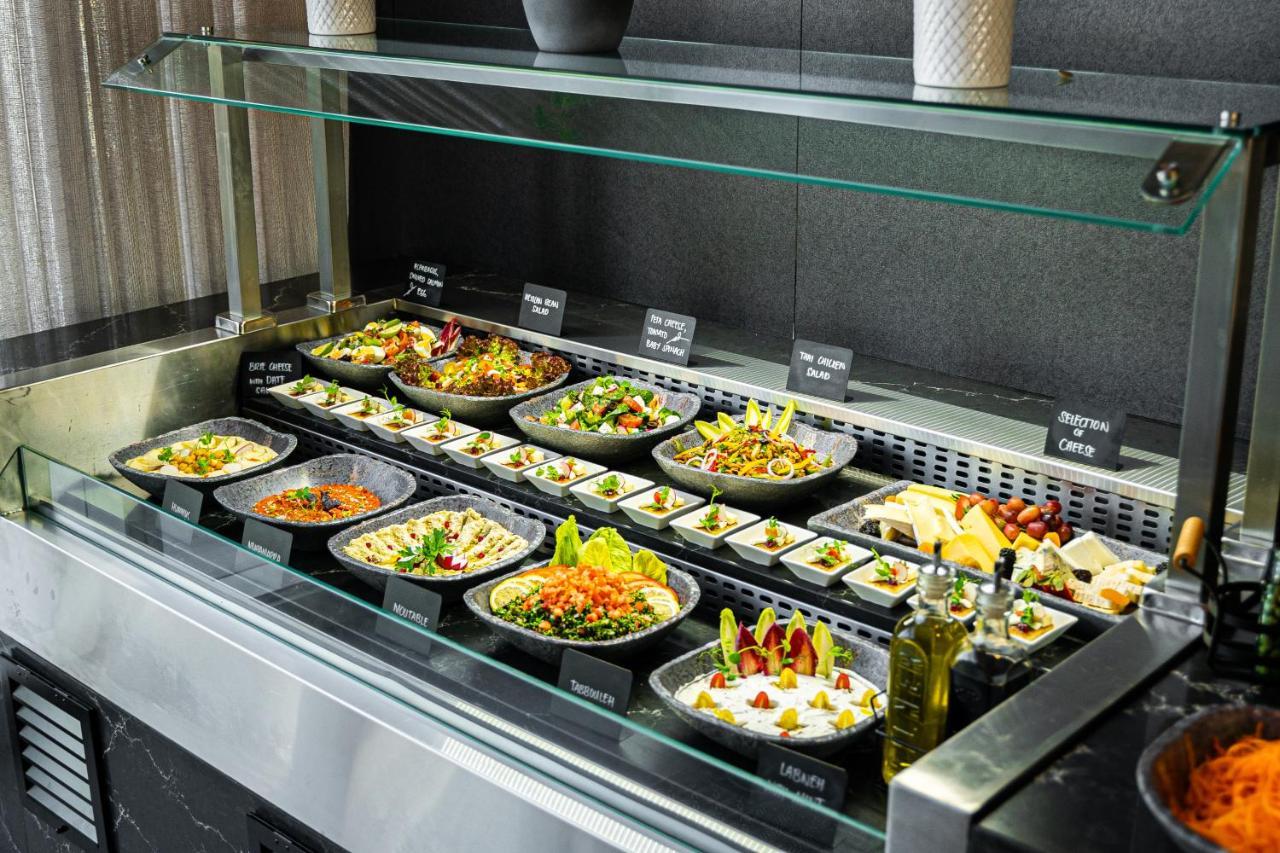 Movenpick Jumeirah Village Triangle دبي المظهر الخارجي الصورة A salad bar