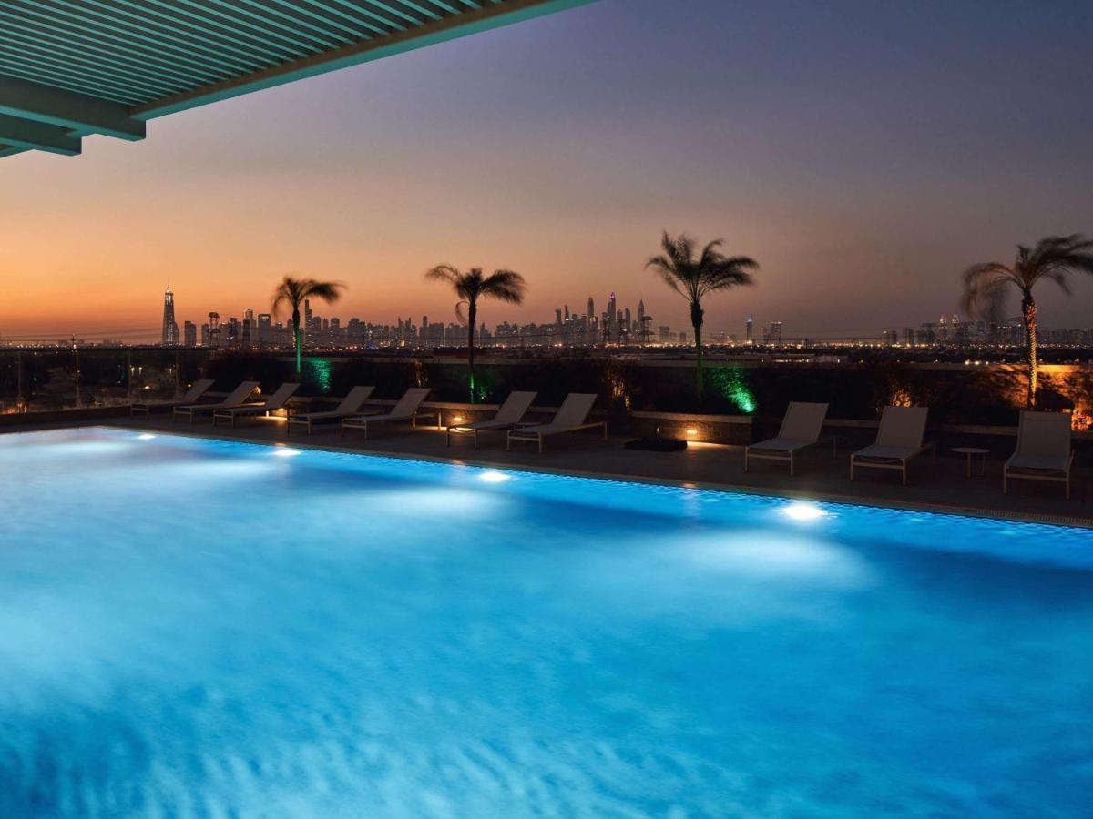 Movenpick Jumeirah Village Triangle دبي المظهر الخارجي الصورة The swimming pool at the hotel