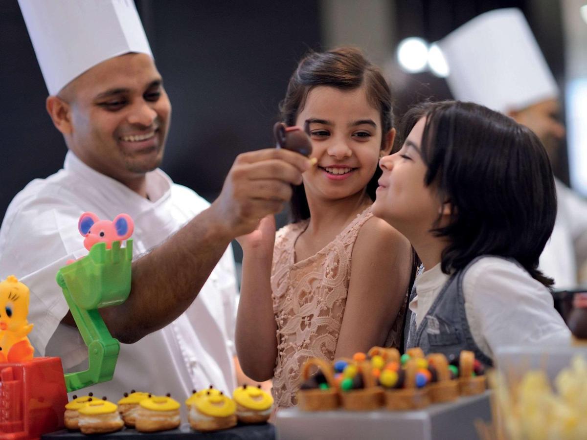 Movenpick Jumeirah Village Triangle دبي المظهر الخارجي الصورة A pastry chef at work