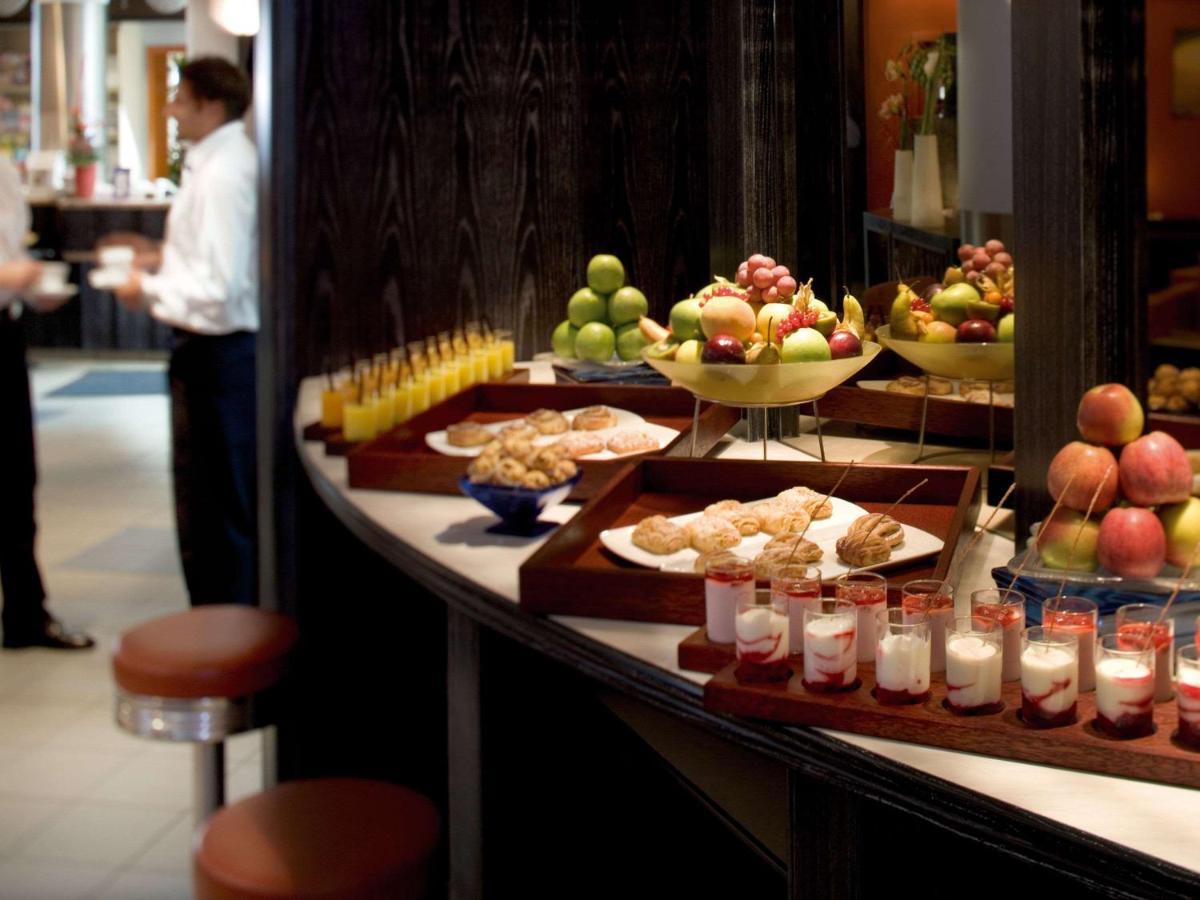 Movenpick Jumeirah Village Triangle دبي المظهر الخارجي الصورة A buffet at a hotel