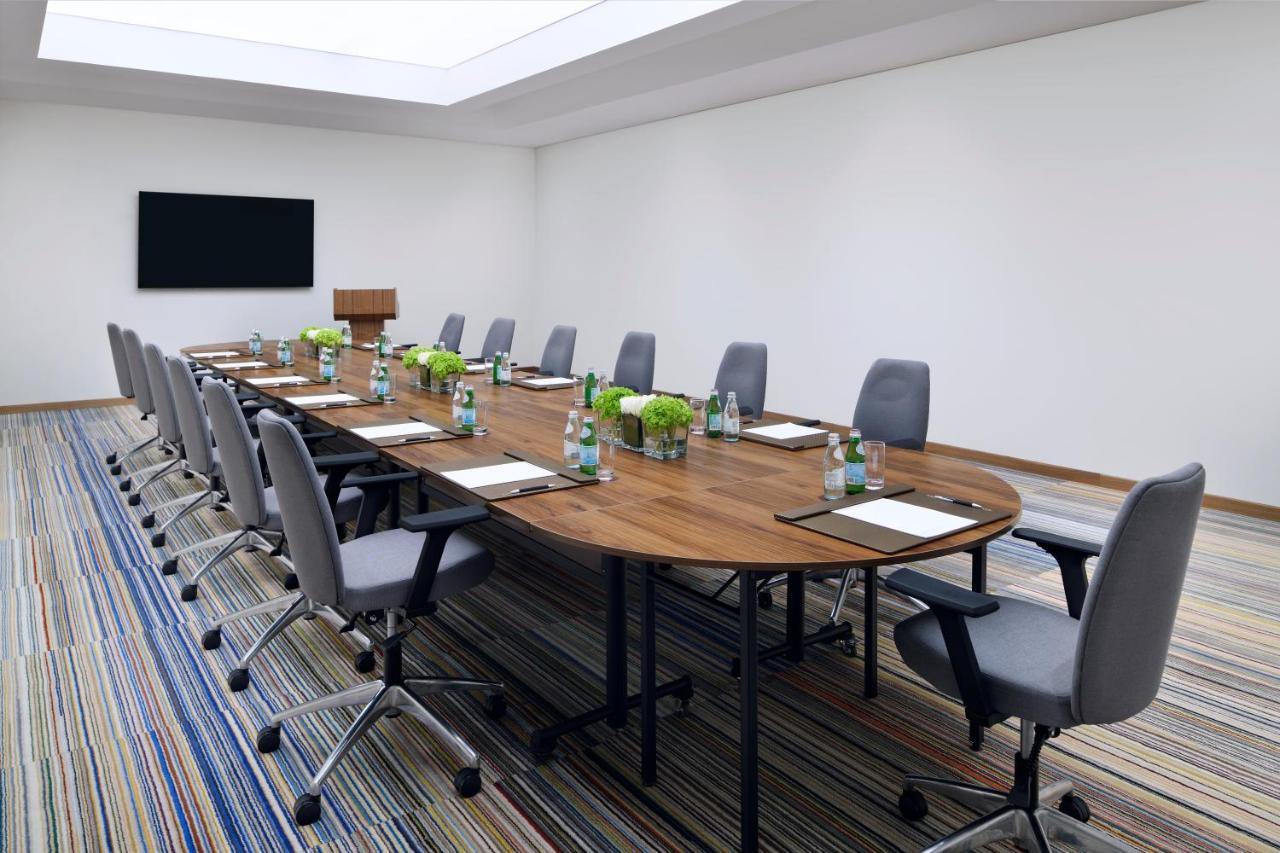 Movenpick Jumeirah Village Triangle دبي المظهر الخارجي الصورة A boardroom