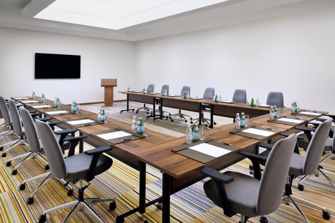 Movenpick Jumeirah Village Triangle دبي المظهر الخارجي الصورة Meeting room