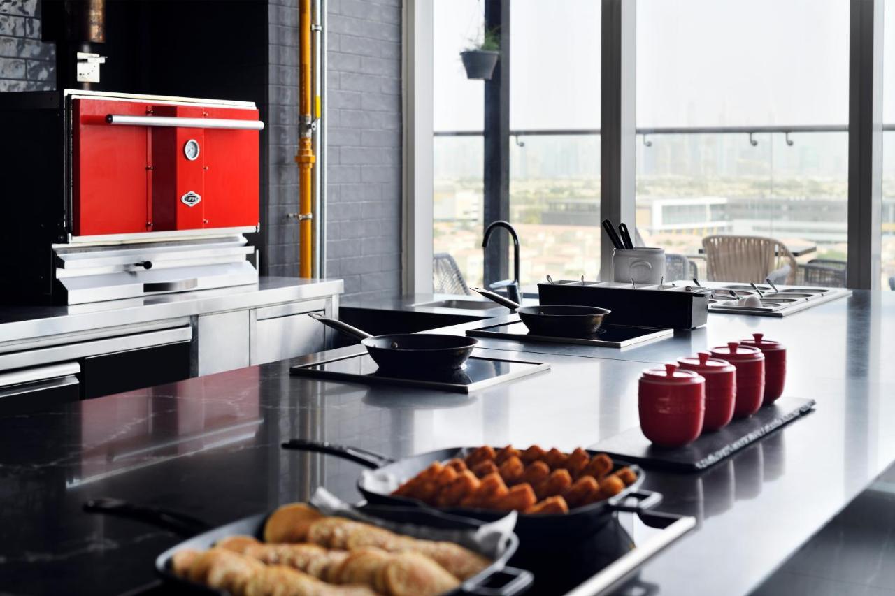 Movenpick Jumeirah Village Triangle دبي المظهر الخارجي الصورة A commercial kitchen